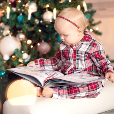 Pour les petits garçons comme les petites filles, les livres personnalisés de Noël Hourra Héros feront de beaux cadeaux.