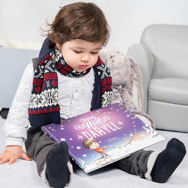 Des histoires tendres et douces attendent les enfants dans ce livre de Noël Hourra Héros.